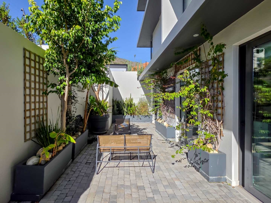 2 Bedroom Property for Sale in Green Point Western Cape